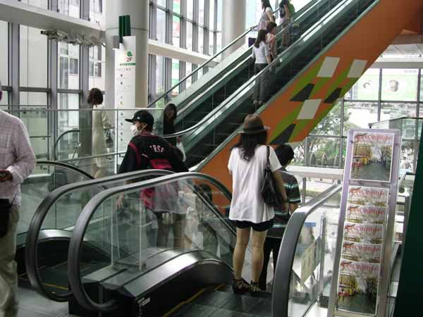 渋谷駅東口広場写真